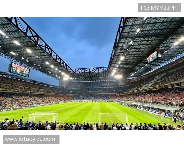 两大足球巨星罕见同框引发球迷热议见证绿茵场上传奇时刻